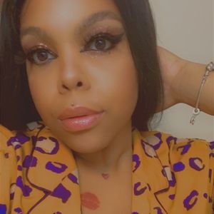 Meet your Posher, Antoinette